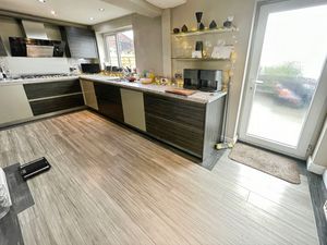 Kitchen- click for photo gallery